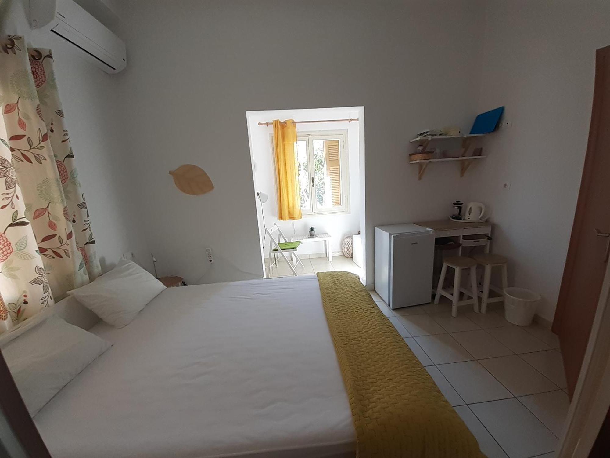 Kampos Rooms Palaiochora Ngoại thất bức ảnh